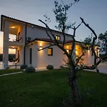 Villa Diego By Istrialux Manjadvorci
